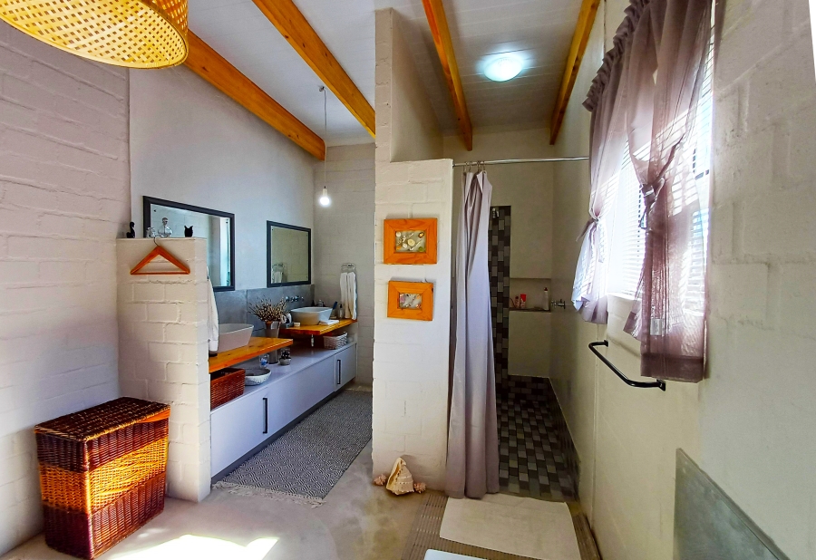 3 Bedroom Property for Sale in Palmiet Western Cape